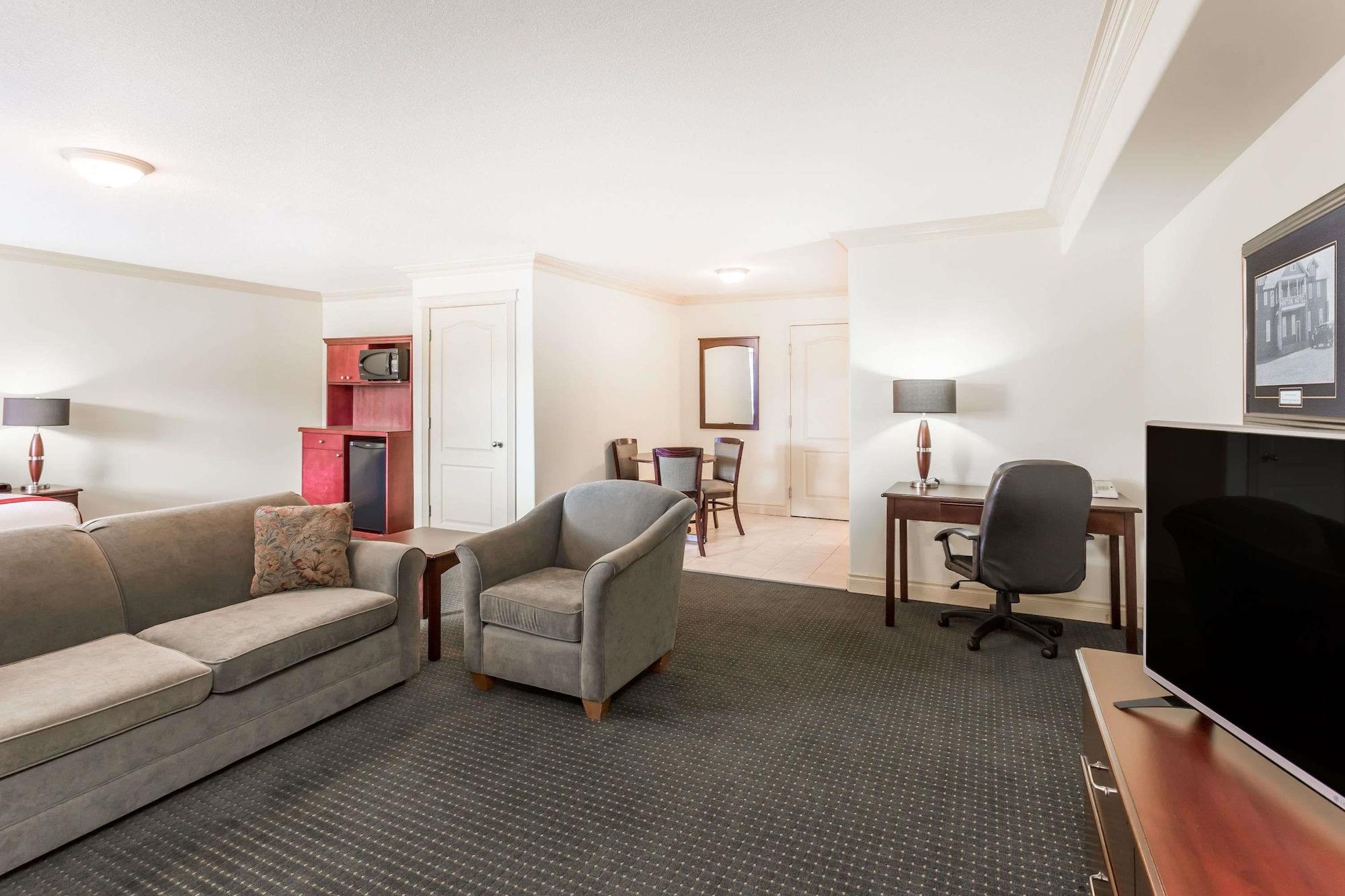 Ramada By Wyndham Hinton Hotel Kültér fotó