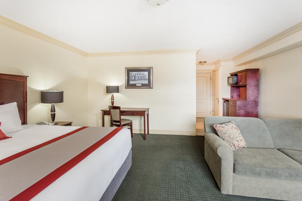 Ramada By Wyndham Hinton Hotel Kültér fotó
