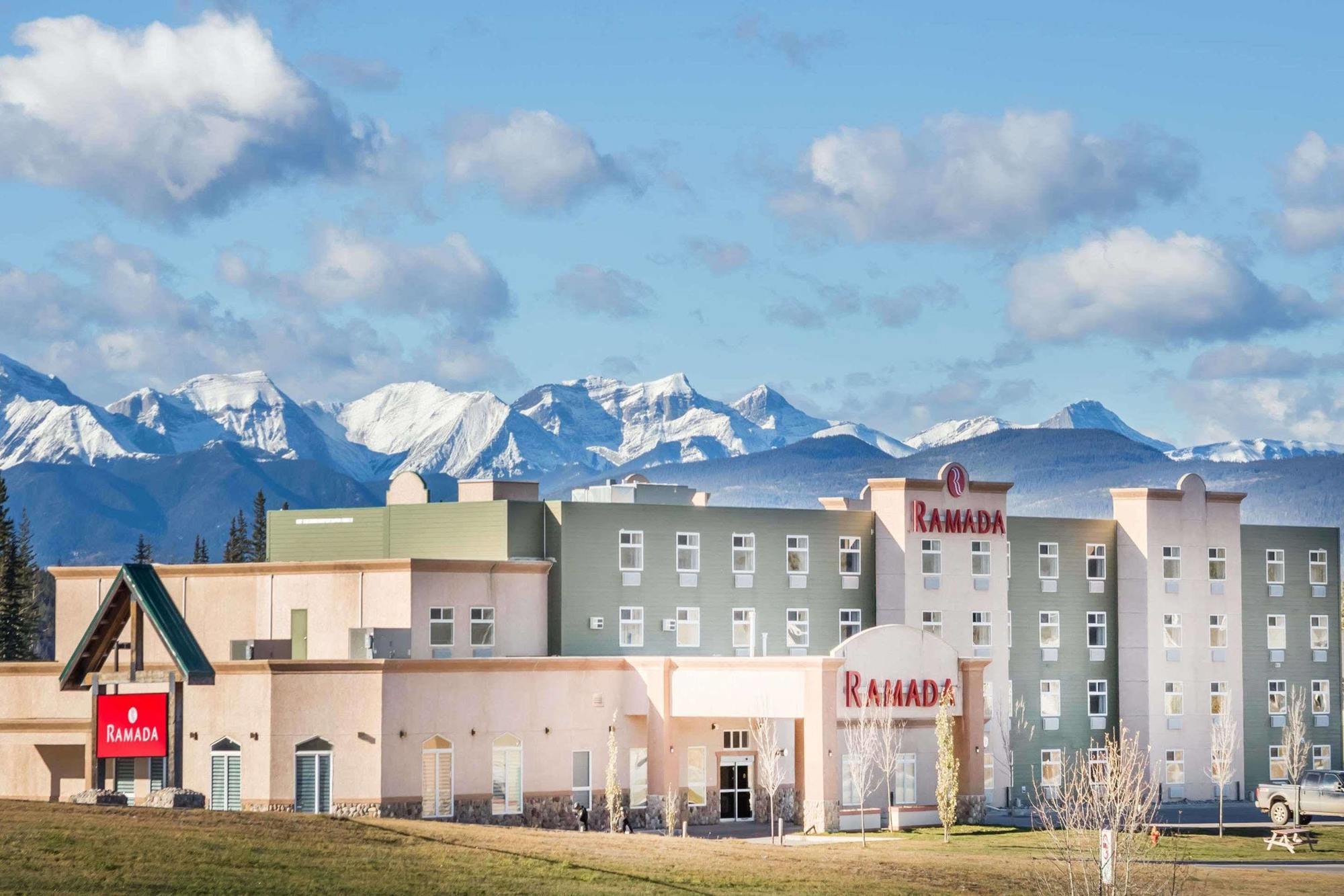 Ramada By Wyndham Hinton Hotel Kültér fotó